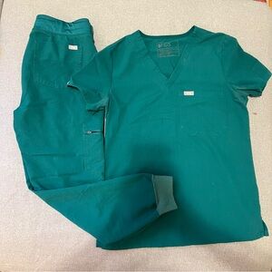 FIGS Hunter Green Scrub Set